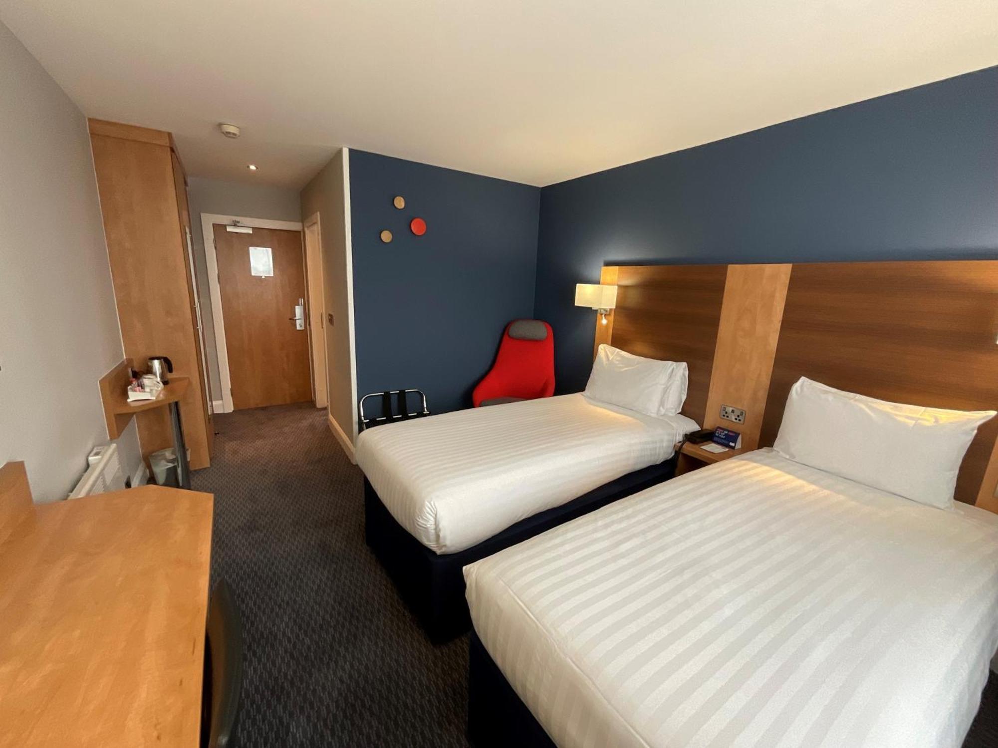 Holiday Inn Express Nuneaton By Ihg Exterior photo