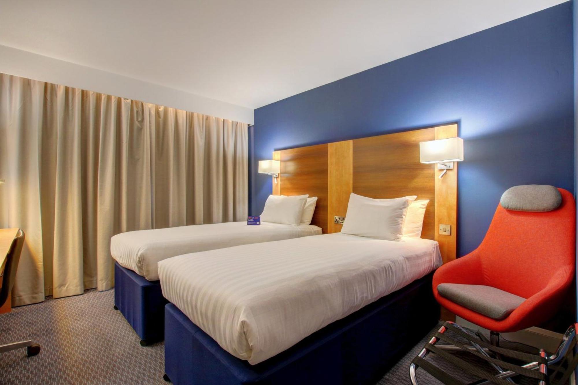 Holiday Inn Express Nuneaton By Ihg Exterior photo