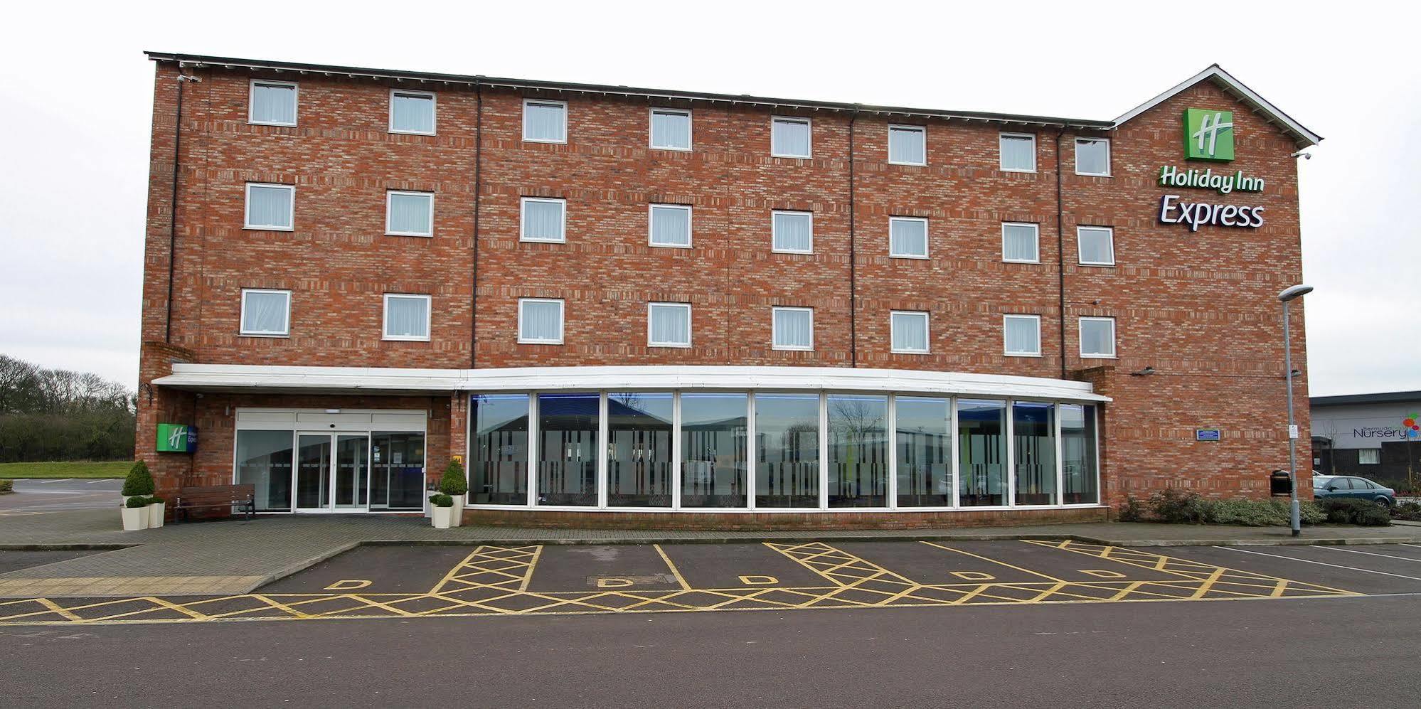 Holiday Inn Express Nuneaton By Ihg Exterior photo